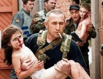 5 ani de la tragedia de la Beslan. Fetiţa care a supravieţuit măcelului şi eroul ei