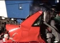 Bihor. O maşină, lovită de un tren. O persoană este grav rănită (VIDEO)