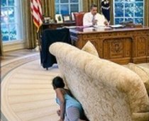 Barack Obama, ?spionat? de propria fiică. Fotografie inedită din Casa Albă (FOTO)