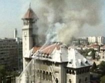 Incendiu, la Primăria Sectorului 1: Acoperişul sediului de pe Banu Manta, în flăcări (VIDEO)
