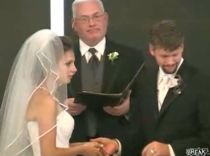 Cum să îţi începi căsnicia în hohote de râs. Momente amuzante de la nunţi (VIDEO)