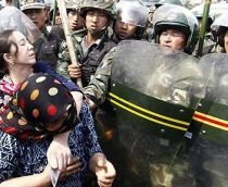 China. Secretarul de partid din Urumqi, demis în urma unor proteste violente