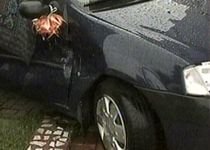 De la nuntă, la spital: Maşina în care se afla o mireasă furată, implicată într-un accident rutier
