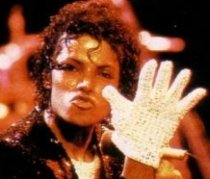 Manuşă purtată de Michael Jackson, vândută la licitaţie pentru 49.000 de dolari