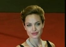 Angelina Jolie vine la Bucureşti?! Vedeta este invitată de onoare la un bal de caritate