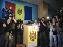 Republica Moldova "angajează" preşedinte: Doar 35 de doritori s-au înscris (FOTO)