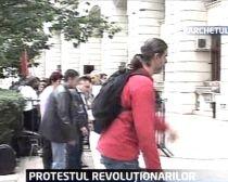 Revoluţionarii români pichetează sediul Parchetului Înaltei Curţi de Casaţie şi Justiţie (VIDEO)