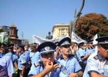 Poliţiştii vor protesta prin ?exces de zel? faţă de prevederile proiectului legii salarizării unitare