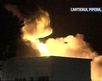 Incendiu puternic la un depozit de anvelope din Pipera. Nouă oameni s-au intoxicat cu fum (VIDEO)