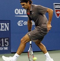 Federer face senzaţie: execuţie ?a la Năstase?, printre picioare, în semifinala US Open (VIDEO)
