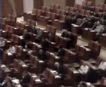O parte din parlamentarii PSD şi PC au părăsit sala în timpul discursului lui Emil Boc