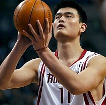 Yao Ming, sfătuit să amâne revenirea în NBA
