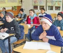 Arad. 100 de copii învaţă într-o şcoală fără acoperiş