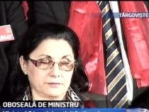 Oboseală de ministru. Ecaterina Andronescu aţipeşte în timpul discursului lui Geoană (VIDEO)
