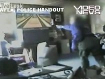 Poliţiştii americani, la joacă în casa traficanţilor de droguri (VIDEO)