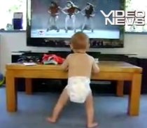 Un bebeluş dansează pe "Single Ladies", piesa interpretată de Beyonce (VIDEO)