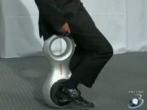 Honda şi-a prezentat cea mai nouă invenţie: Un dispozitiv de mobilitate personală (VIDEO)