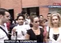 Studenţii străini de la Facultatea de medicină din Cluj protestează faţă de mărirea taxei