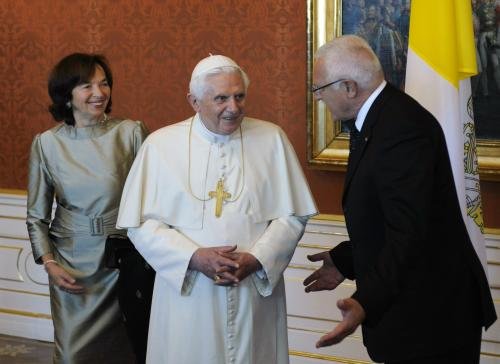 Papa Benedict al XVI-lea efectuează o vizită de trei zile în Cehia