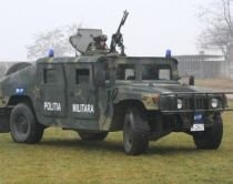 Un vehicul militar românesc a fost atacat în Kosovo