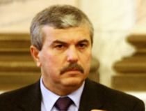 Guvernarea în aer: Boc anunţă remanierea lui Nica de la Interne. PSD acuză ordinele lui Băsescu 
