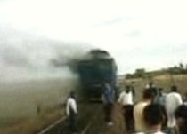 Locomotiva unui tren personal a luat foc pe traseul Dorohoi - Iaşi (VIDEO)