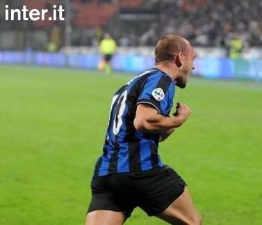 Sneijder înscrie primul gol pentru Inter şi aduce o victorie in extremis