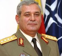 Generalul Bădălan îl atacă pe Becali: "A venit ilegal la Steaua. El e huliganul, nu suporterii"