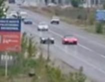 Inconştienţă la volan. Cursă ilegală de maşini, surprinsă de un cameraman amator (VIDEO)