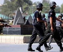 Armata pakistaneză ia cu asalt propriul sediu central, capturat de terorişti
