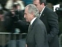 Bernard Madoff s-a luat la bătaie cu un alt deţinut din cauza stării pieţei bursiere (VIDEO)
