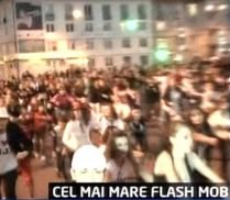 Flash mob record la Cluj. Peste 400 de tineri au dansat pe melodiile lui Michael Jackson şi Queen (VIDEO)