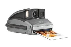 Polaroid va învia camera clasică ce furnizează fotografii instant