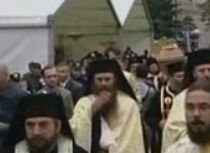 Sfânta Parascheva, sărbătorită de credincioşii din toată ţara: Peste 8.000 de pelerini, adunaţi la Iaşi