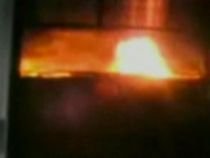 Flăcările au distrus acoperişul unui bloc din Focşani (VIDEO)