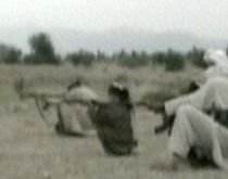 Războiul din Afganistan. Copii de şapte ani, pregătiţi să tragă cu arme de foc (VIDEO)