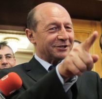 
Băsescu: Cred că voi intra cu Antonescu în turul doi