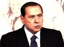Petiţie care denunţă misoginismul lui Berlusconi, semnată de 100.000 de femei
