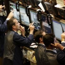 S&P 500 şi Nasdaq scad, Dow Jones urcă uşor
