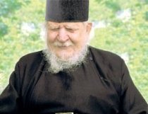 A murit părintele Teofil Părăian de la Sâmbăta de Sus, unul din marii duhovnici ai României