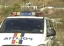 Doi poliţişti din Argeş, bătuţi de patru suspecţi de furt (VIDEO)