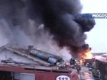 Incendiu la o fabrică de încălţăminte din Mogoşoaia (VIDEO)