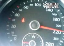 "Şmecheri" pe autostradă: S-au filmat în timp ce conduceau cu 220 km/h (VIDEO)