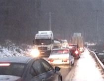 Traficul pe DN1, dat peste cap de ninsori. Vezi prognoza meteo (VIDEO)