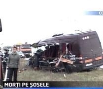 Accident grav la Constanţa. Cinci morţi, după ce un microbuz s-a ciocnit de un camion (VIDEO)