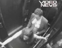 Sex în lift, surprins de camerele de supraveghere - VIDEO