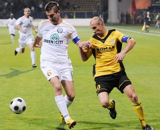 FC Braşov - Urziceni 0-0. Teo Crăciunescu refuză două penalty-uri Unirii, dar e criticat de Dinu "Vamă"