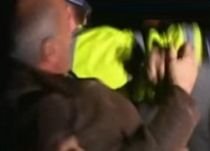 Reporter luat la bătaie de primarul unei localităţi bistriţene (VIDEO)