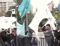 Angajaţii Metrorex încep protestele: 200 de oameni pichetează sediul Guvernului, timp de două ore