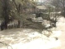 Codul Galben a intrat în vigoare: Mai multe zone, afectate de inundaţii. Vezi prognoza meteo (VIDEO)